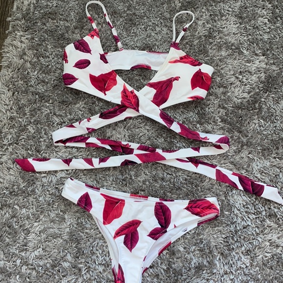 Bikini - Picture 3 of 4